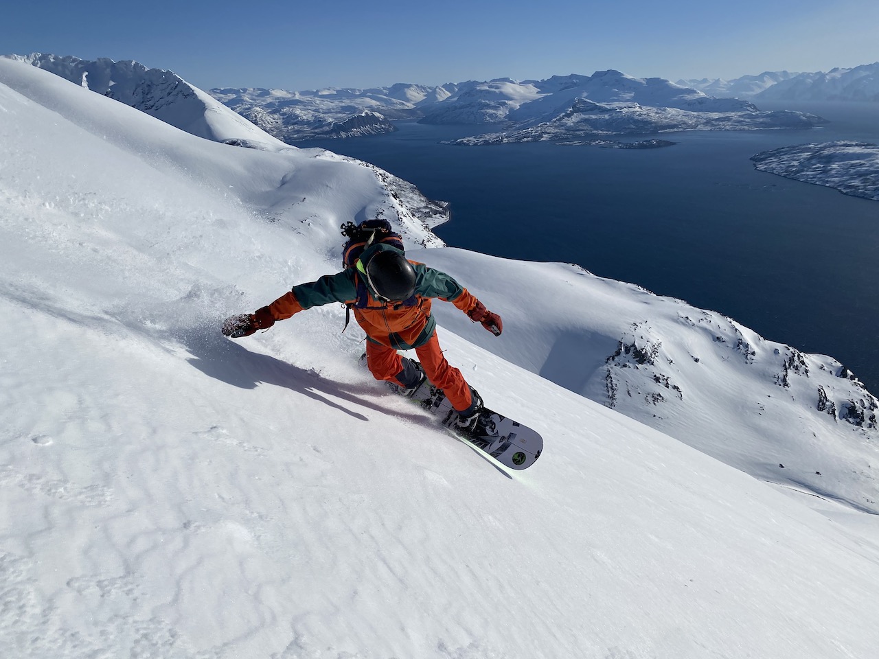 Lyngenalpen powder snowboarding 